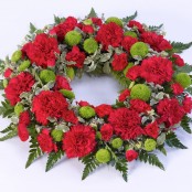 Classic Wreath Red & Green